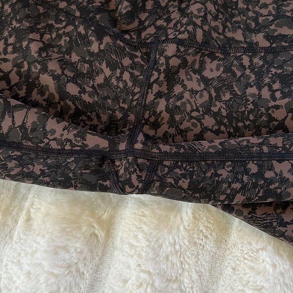 Lululemon Wunder under High rise brown blk grey animal print 28”  leggings 8 - Picture 12 of 14